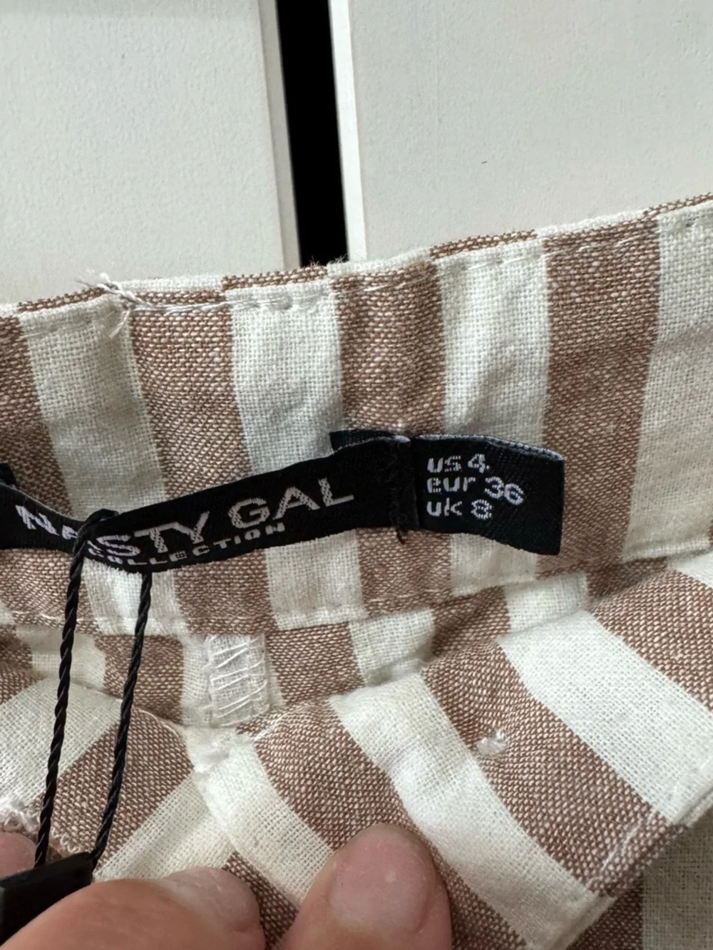 Nasty Gal striped tapered trouser off white/tan 100% cotton Size 4 - Picture 9 of 10